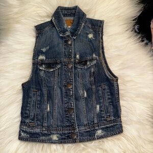 AEO Women's Distressed Denim Vest